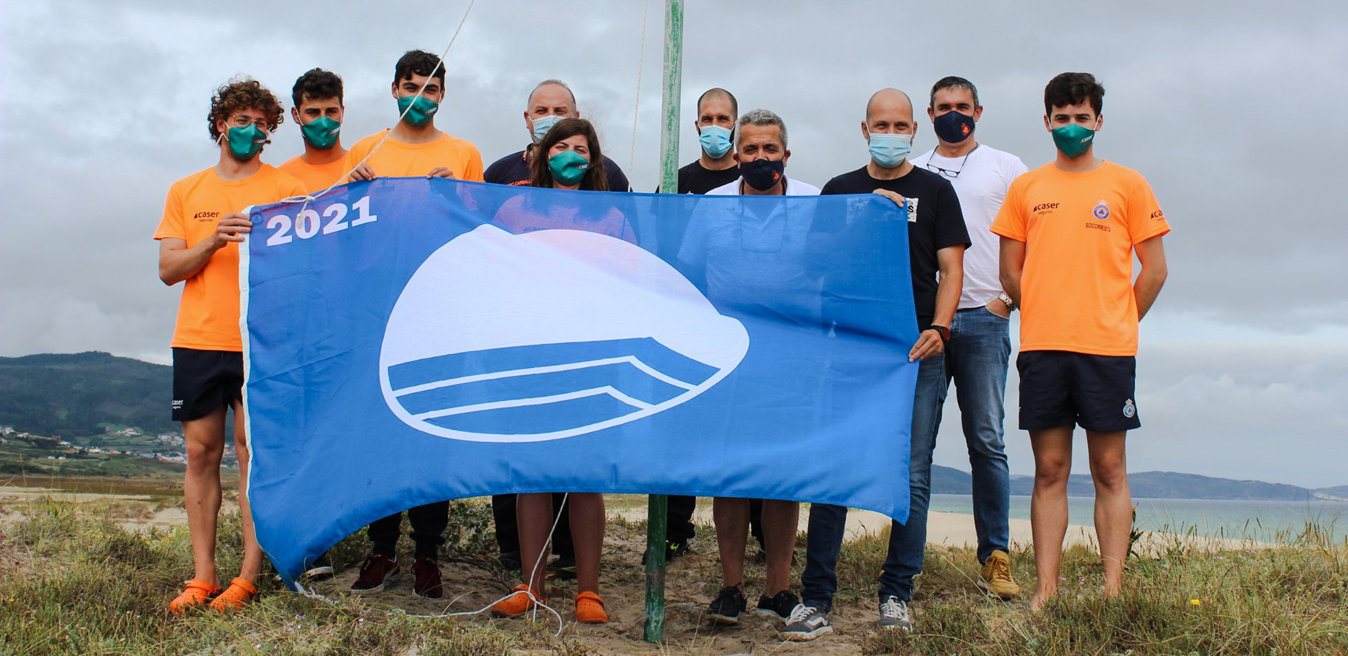 Izado de la Bandera Azul en Baldaio