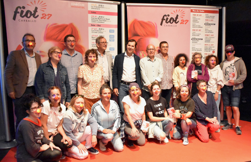 Foto de familia durante la entrega del premio