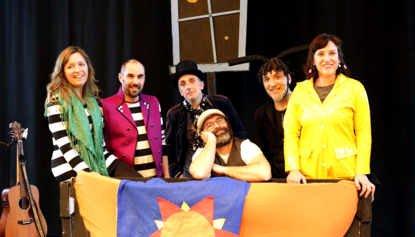 Magín Blanco (con chistera) e os músicos cos que toca nos seus concertos Magín Blanco (con chistera) e os músicos cos que toca nos seus concertos