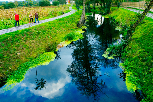 Paseo urbano do ro Anllns