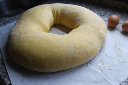 A rosca antes de entrar ao forno A rosca antes de entrar ao forno