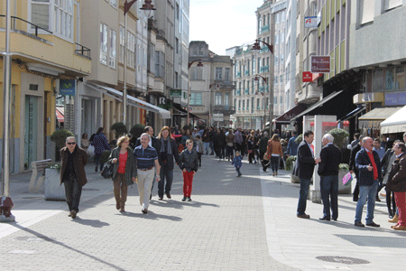 Calle Coruña, en una zona peatonal y muy comercial Calle Coruña, en una zona peatonal y muy comercial