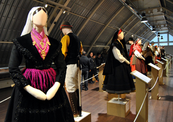 La muestra de los trajes puede visitarse hasta el 5 de junio La muestra de los trajes puede visitarse hasta el 5 de junio